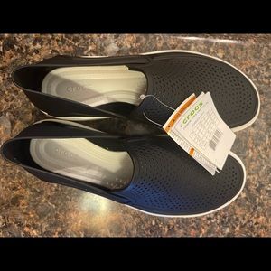 Crocs Roka slip ons